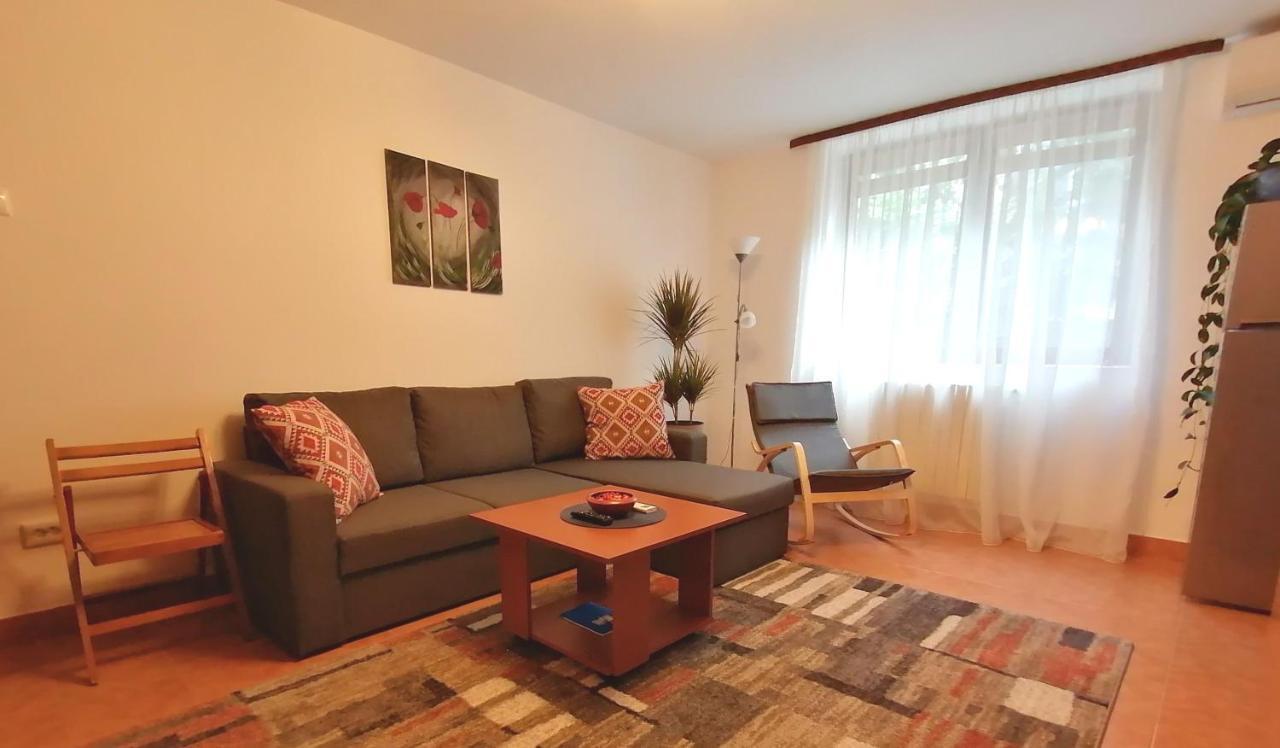 Mara Studio Apartment Constanta Bagian luar foto